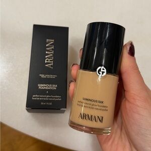 Armani Beauty Luminous Silk Foundation (shade 5)
